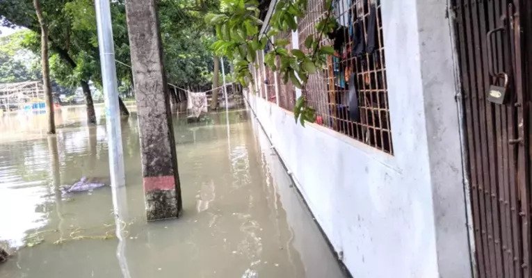 এখনো পানিবন্দী ঢাবির বঙ্গমাতা ও কুয়েত মৈত্রী হলের শিক্ষার্থীরা