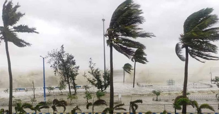 চার বন্দরে ৩ নম্বর সতর্কসংকেত, ভারি বৃষ্টির আভাস