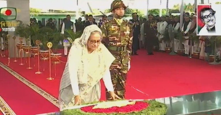 জন্মদিনে বঙ্গবন্ধুর প্রতিকৃতিতে প্রধানমন্ত্রীর শ্রদ্ধা