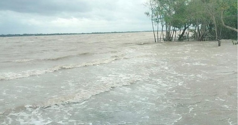 চার ফুট উচ্চতার জলোচ্ছ্বাসে ডুবে গেছে সুন্দরবন