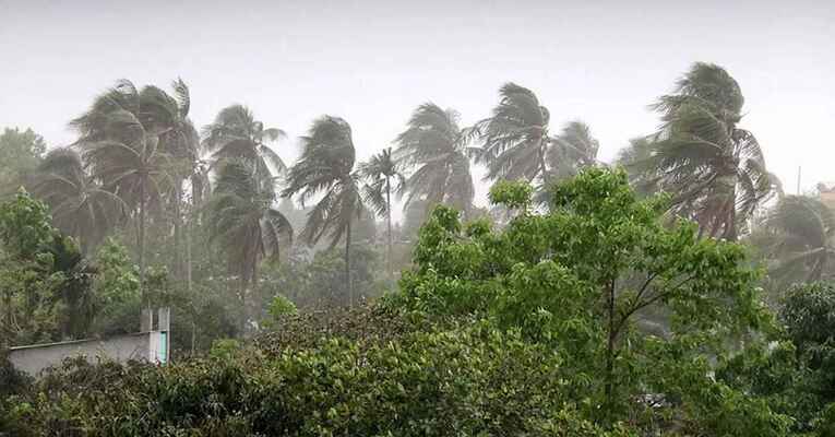 দুপুরের মধ্যে কয়েক অঞ্চলে ঝড়ের শঙ্কা