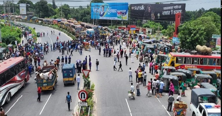 কোটাবিরোধী আন্দোলনকারীদের ঢাকা-টাঙ্গাইল মহাসড়ক অবরোধ