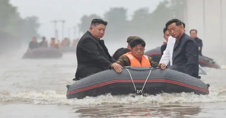 বন্যা নিয়ন্ত্রণে ব্যর্থতার দায়ে ৩০ কর্মকর্তার মৃত্যুদণ্ড