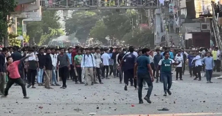 ঢাকা ও সিটি কলেজ শিক্ষার্থীদের সংঘর্ষ সায়েন্সল্যাব রণক্ষেত্র