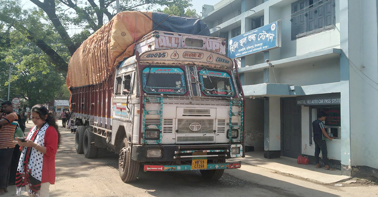 ভারত থেকে সব পণ্য রপ্তানি বন্ধ