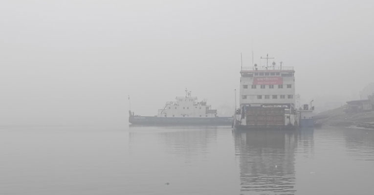 ঘন কুয়াশার কারণে দেশের তিন রুটে ফেরি বন্ধ