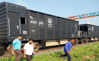 ৬ মিনিটে পদ্মা সেতু পাড়ি দিল পাথরভর্তি ট্রেন