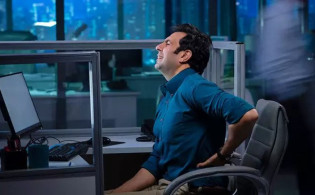 বসে কাজ করার সমস্যা দূর করতে যা করবেন