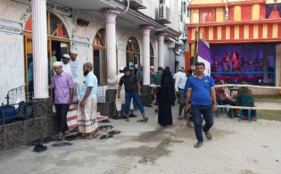 এক আঙিনায় মসজিদ-মন্দির