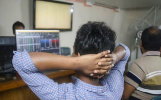বড় লোকসান ‘বি’ গ্রুপের ৯ শেয়ারের বিনিয়োগকারীদের