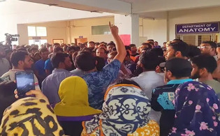সিরাজগঞ্জে মেডিকেল কলেজ শিক্ষকের গুলিতে শিক্ষার্থী আহত