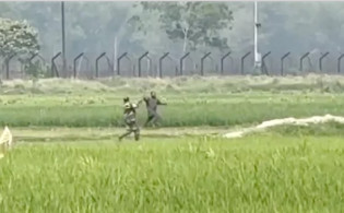 বাংলাদেশে ঢুকে দুই যুবককে বিএসএফের গুলি