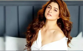 ফ্লোরালে হট শ্রাবন্তী! উষ্ণতার আগুন নেটপাড়ায়