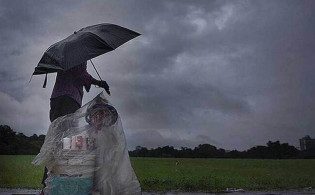 দুপুরের মধ্যে যেসব জেলায় ঝড় ও বজ্রবৃষ্টির আভাস