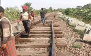 তীব্র তাপপ্রবাহে বেঁকে যাচ্ছে লাইন, ধীরে ট্রেন চালানোর নির্দেশ