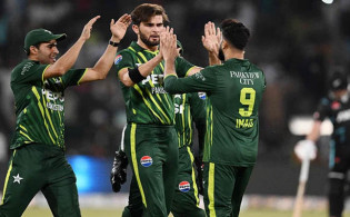বাবরের ব্যাটিং তাণ্ডবে পাকিস্তানের জয়