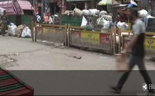 ঢাকার রাস্তায় হাঁটতে গেলেই কেন বর্জ্যের দুর্গন্ধ?