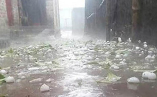 রাজধানীতে ঝোড়ো হাওয়াসহ শিলাবৃষ্টি