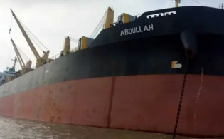 কুতুবদিয়ায় নোঙর ফেলেছে এমভি আবদুল্লাহ