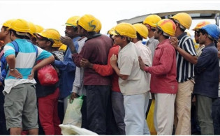 মালয়েশিয়ায় কী বন্ধ হয়ে যাচ্ছে বাংলাদেশি কর্মীদের দুয়ার?