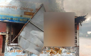 রাজধানীতে পুলিশ বক্সে আগুন দিলো অটোরিকশা চালকরা