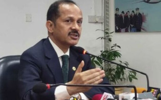 সরকারের পক্ষে থাকবেন না ইসি সচিব