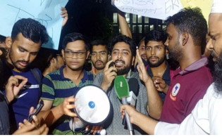 এবার কোটা পুনর্বহালের প্রতিবাদে রাজপথে শিক্ষার্থীরা