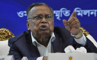 সাংবাদিকদের প্রশ্নে নিরাশ অর্থমন্ত্রী, যা বললেন