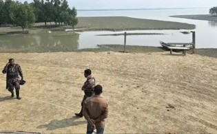 মর্টার শেলের শব্দে কাঁপছে টেকনাফ, আকাশে উড়ছে যুদ্ধবিমান