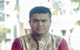 ম্যাজিস্ট্রেট সেজে ভ্রাম্যমান আদালতের অভিযান; ধরা খেলেন পিওন