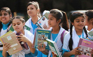 শিক্ষাপ্রতিষ্ঠানে গ্রীষ্মকালীন ছুটি কমল, শনিবার ছুটি বহাল