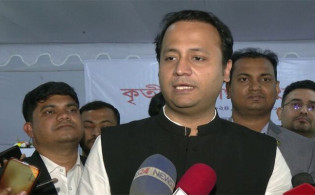 ইংলিশ মিডিয়াম স্কুলের ওপর ক্ষোভ ঝাড়লেন শিক্ষামন্ত্রী