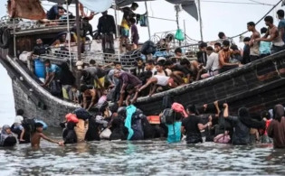 সেন্টমার্টিনে আশ্রয় নিয়েছে দুই জান্তা সেনা ও ৩১ রোহিঙ্গা