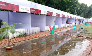 মন্ত্রীর উদ্বোধনের পর বৃষ্টিতে ভেসে গেল ‘বাংলাদেশ ফেস্টিভ্যাল’ মেলা