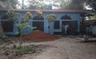 ঘুষের বয়ানে চাকরি গেল ইমামের, প্রতিবাদ করায় ৪ পরিবার সমাজচ্যূত