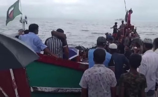 ৩৩ দিন পর টেকনাফ-সেন্টমার্টিন নৌরুটে যাতায়াত