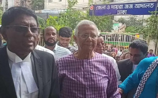 দুই কূটনীতিককে নিয়ে আদালতে ড. ইউনূস