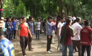 ঢাবিতে কোটা আন্দোলনকারী ও ছাত্রলীগের মধ্যে সংঘর্ষ