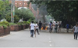 ঢাকা বিশ্ববিদ্যালয় রণক্ষেত্র, আহত ৪০, গুলিবিদ্ধ অনেকে