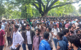 হল ছাড়ার ঘোষণা, তবে ঢাকা ছাড়ছেন না কোটাবিরোধীরা