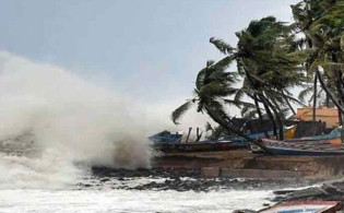 বন্দরে তিন নম্বর সংকেত