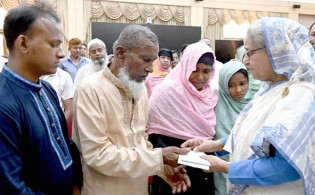 আন্দোলনে নিহত ৩৪ জনের পরিবার পেল প্রধানমন্ত্রীর অনুদান