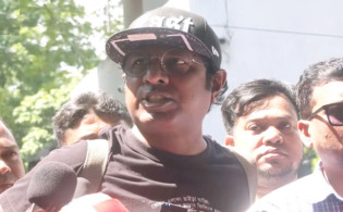 ডিবি কার্যালয়ে মারজুক রাসেল