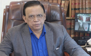 ‘গণহত্যার’ দায় নিয়ে সরকারের পদত্যাগ করা উচিত : ব্যারিস্টার খোকন