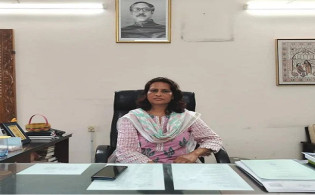 অফিস থেকে প্রধানমন্ত্রীর ছবি সরিয়ে ফেললেন জাবি অধ্যাপক