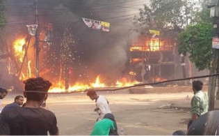 রাজধানীতে বেক্সিমকোর ইয়েলোর শোরুমে আগুন
