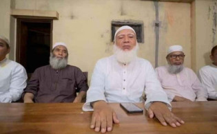 আজান দিয়ে কেন্দ্রীয় কার্যালয়ে ঢুকলেন জামায়াত নেতারা