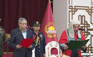 শপথ নিলেন প্রধান বিচারপতি সৈয়দ রেফাত আহমেদ