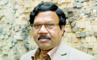 ধাওয়া খেয়ে পালালেন শিল্পকলা একাডেমির মহাপরিচালক