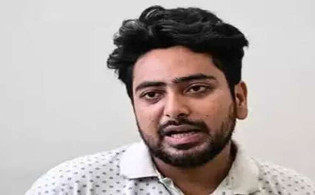 ‘আমার ছবি কম প্রচার করুন, পালিয়ে বেড়াচ্ছি’